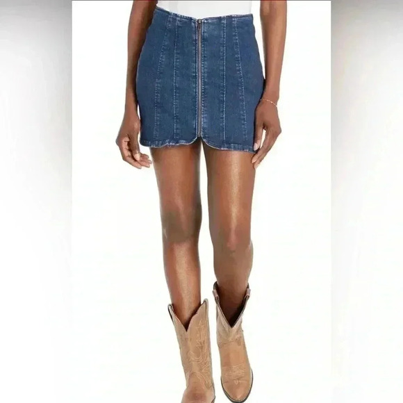 Free People We The Free Layla Denim Mini Skirt Women's Size 0 Deep Indigo NWT - Picture 1 of 2